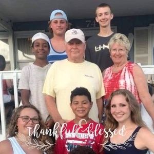 Meet your Posher, Mona